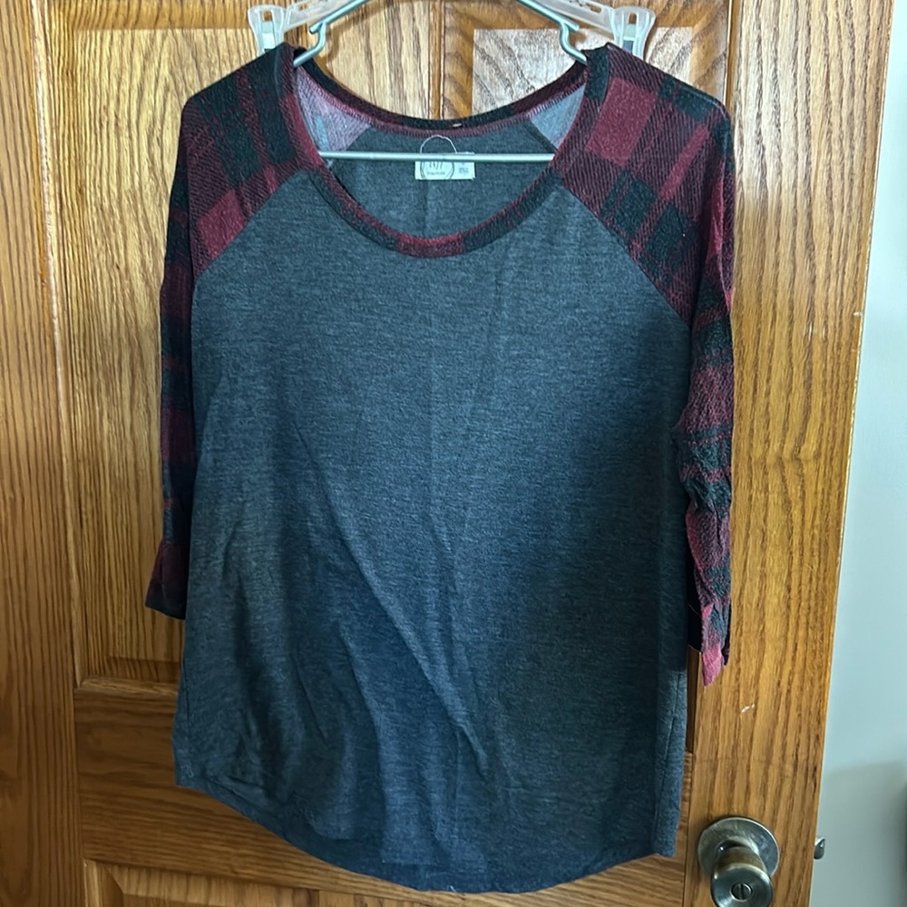 3/4 sleeve tshirt size small